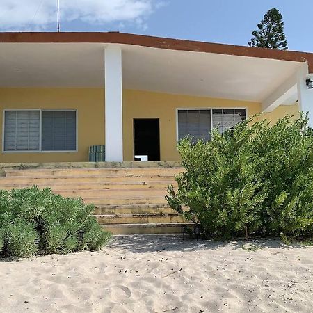 La Casa Amarilla Frente al Mar Villa Chelem Esterno foto