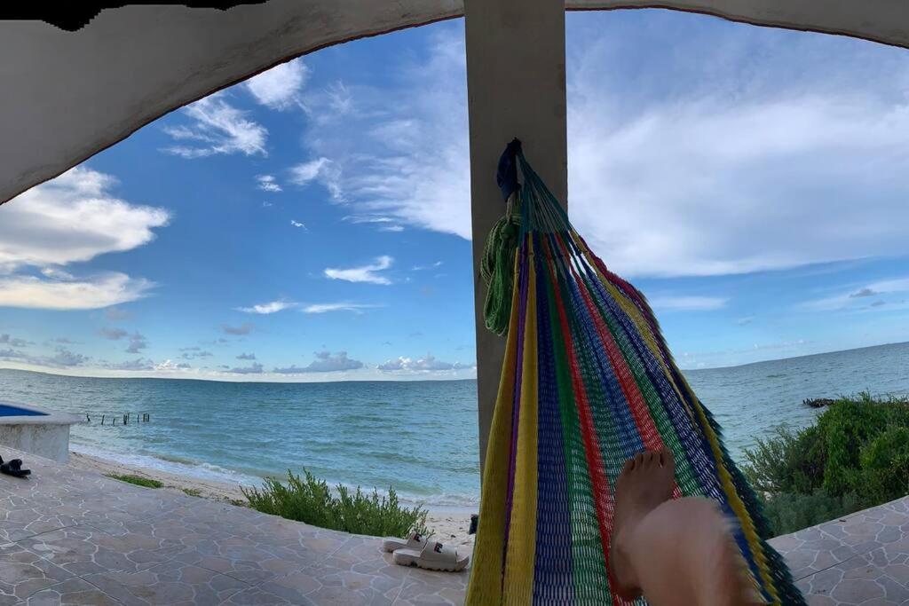 La Casa Amarilla Frente al Mar Villa Chelem Esterno foto