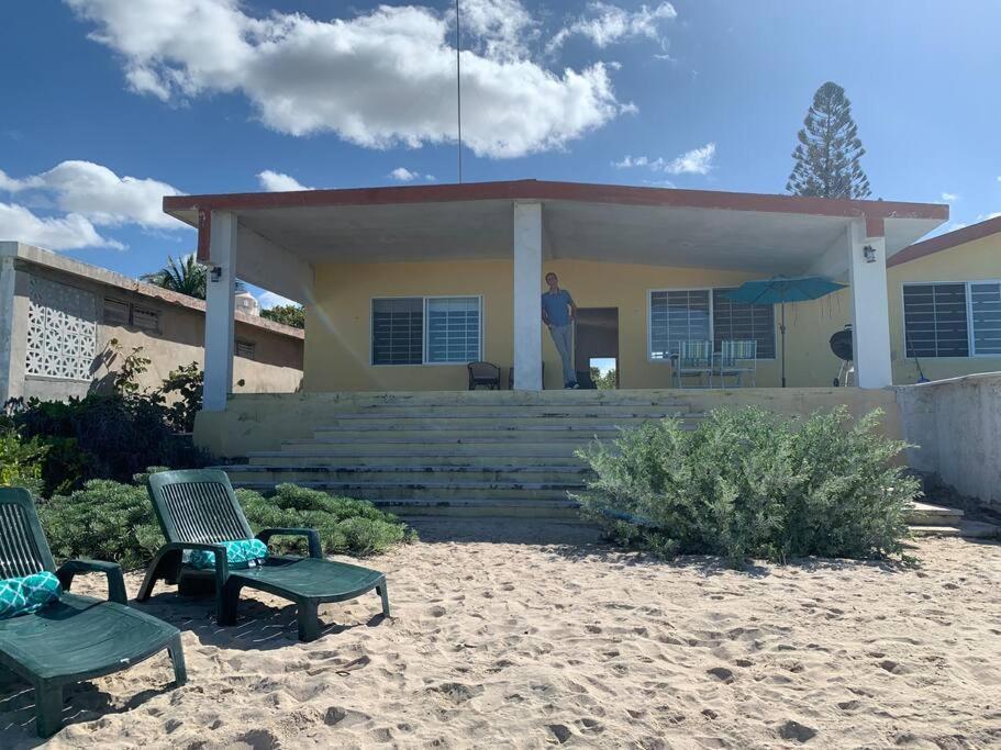 La Casa Amarilla Frente al Mar Villa Chelem Esterno foto