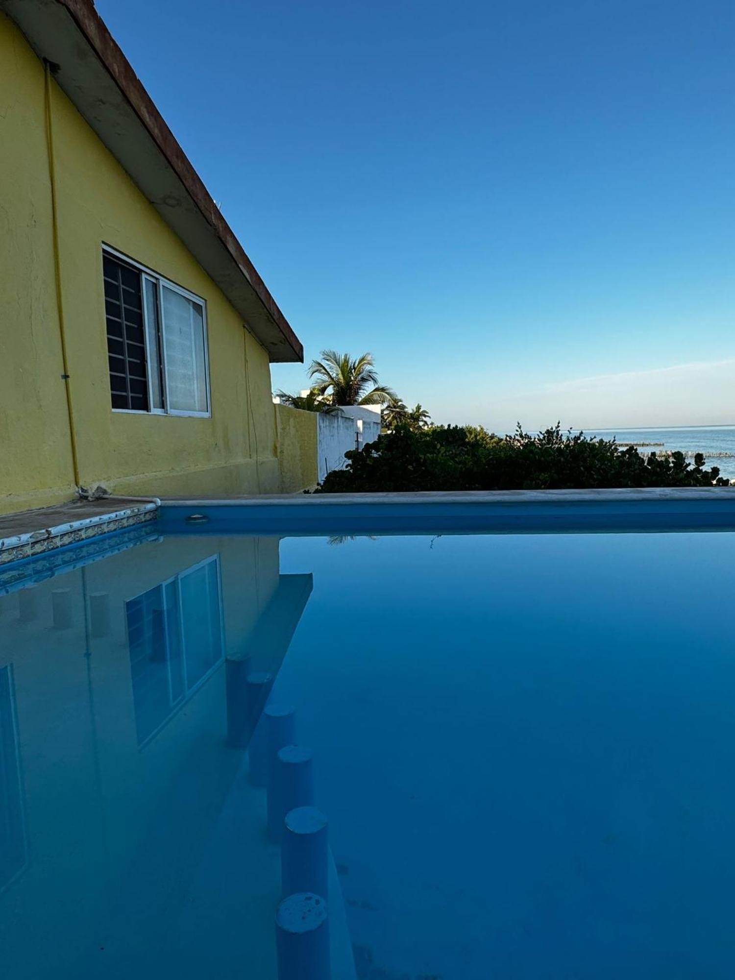 La Casa Amarilla Frente al Mar Villa Chelem Esterno foto